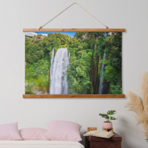 Blue Sky Green Golden Vegetation Cascading Wandteppich Mit Holzrahmen