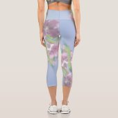Blue Sky Green Pflanze Blätter Purple Flowers Capri Leggings (Rückseite)
