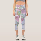 Blue Sky Green Pflanze Blätter Purple Flowers Capri Leggings (Vorderseite)