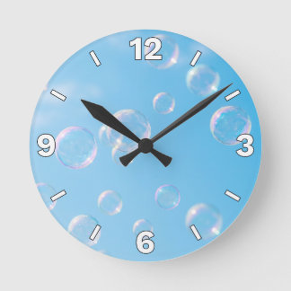 Blue Sky Iridescent Soap Bubbles Dreamy Home Decor Runde Wanduhr