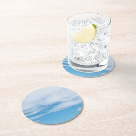 Blue Sky Perfect Summer's Day White Clouds Runder Pappuntersetzer (Vor Ort)