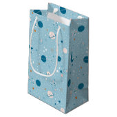 Blue Sky & Space Pattern Kleine Geschenktüte (Rückseite Schrägansicht)