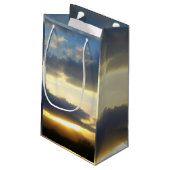 Blue Sky Sunset Geschenktasche Kleine Geschenktüte (Rückseite Schrägansicht)