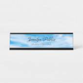 Blue Sky White Clouds Moderne elegante Vorlage Schreibtischnamensplakette (Vorderseite )