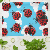Blue Sky White Clouds Red Ladybug Beetle Geschirrtuch (Gefaltet)