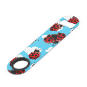 Blue Sky White Clouds Red Ladybug Käfer Insekt Speed Flaschenöffner (Rückseite Schrägansicht)