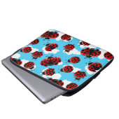 Blue Sky White Clouds Red Ladybug Käfer Laptopschutzhülle (Vorne Knopf)