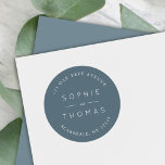 Blue Slate Wedding Rücksendeadresse Runder Aufkleber<br><div class="desc">Der Aufkleber für die Hochzeitsnahrung enthält die Namen des Ehepaares und die Adresse in Weiß gegen eine blaue Schieferfarbe. Karo die passenden Hochzeitsartikel hier https://www.zazzle.com/collections/sage_layered_geometric_blue_slate_wedding-119021046856867346 Personalisieren Sie sie durch Ersetzen des Platzhaltertextes. Für weitere Optionen, wie zum Beispiel den Schriftart zu ändern, ist es die Größe und Abstand zwischen den Buchstaben...</div>