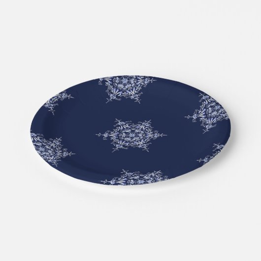Blue Snowflake gemusterte Papiere mittlerer Größe Pappteller (Schrägansicht)