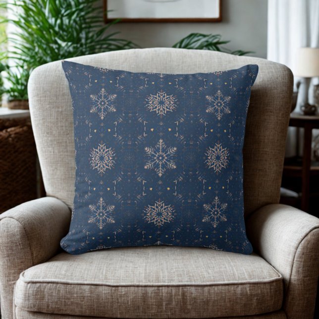 Blue Snowflake Holiday Kissen (Navy blue winter snowflake pattern throw pillow)