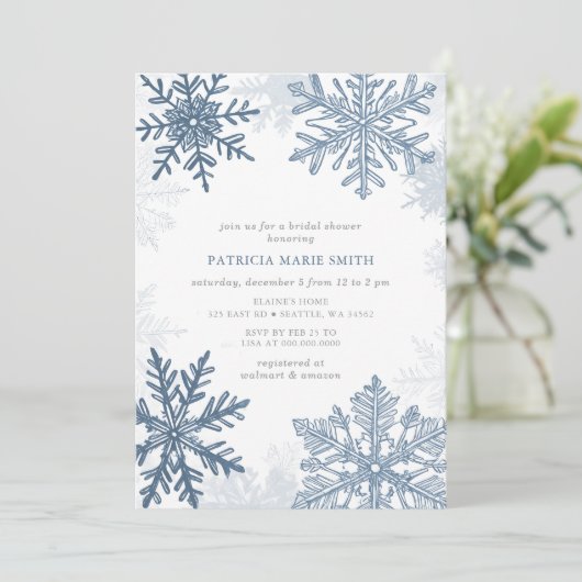 Blue Snowflakes Weihnachts Winter Brautparty Einladung (Stehend Vorderseite)