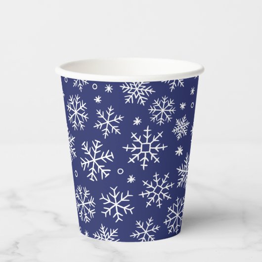 Blue Snowflakes Weihnachtsmuster Pappbecher (Vorderseite)