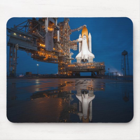 Blue Space Shuttle Spaceship auf dem Launch Pad Mousepad (Vorne)
