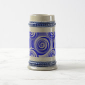 Blue Spiral Illusion von Kenneth Yoncich Bierglas (Mittel)