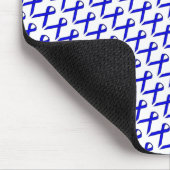 Blue Standard Ribbon von Kenneth Yoncich Mousepad (Ecke)