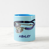 Blue Stethoscope mit Individuelle Name Zwei-Tone-T Zweifarbige Tasse (Mittel)
