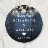 Blue String Lights Rustic Wood Boho Barn Wedding Geschenkanhänger (Rückseite)