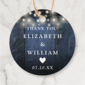 Blue String Lights Rustic Wood Boho Barn Wedding Geschenkanhänger (Vorderseite)