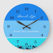 Blue Strip Ocean Waves Familienname Beach House Große Wanduhr (Vorderseite)