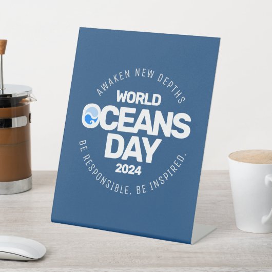 Blue Stylized Earth Waves Sockelschild (In SItu)