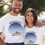 Blue Sunset Mountain Custom Family Wiedersehen Tri T-Shirt<br><div class="desc">Dieser coole, Vintage Sonnenuntergang über Felsgebirgen in der Natur macht ein großartiges Bild für ein Set von maßgeschneiderten T - Shirt für einen Familienurlaub, eine Wiedersehen, eine Fahrt oder einen Sommerurlaub. Erinnern Sie sich an Ihre Bergtour mit passenden T-Shirts für Mama, Papa, Bruder und Schwester. Fügen Sie einfach Ihren eigenen...</div>