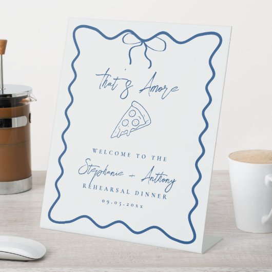 Blue That's Amore Pizza Probe Dinner Sockelschild (In Situ)