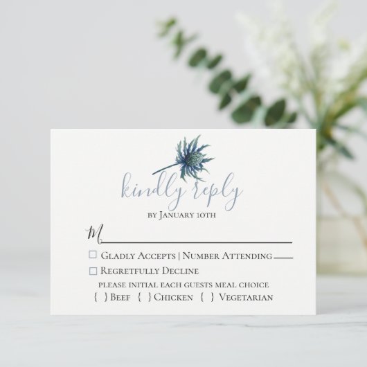 Blue Thistle Botanical Wedding RSVP Card (Stehend Vorderseite)