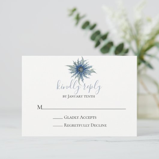 Blue Thistle Wedding RSVP Card (Stehend Vorderseite)