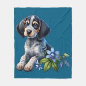 Blue Tick Hound Puppy mit zarten blauen Blüten Fleecedecke (Vorderseite)