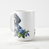 Blue Tick Hound Puppy mit zarten blauen Blüten Kaffeetasse (Vorderseite Links)