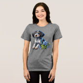 Blue Tick Hound Puppy mit zarten blauen Blüten Tri-Blend Shirt (Vorderseite voll)