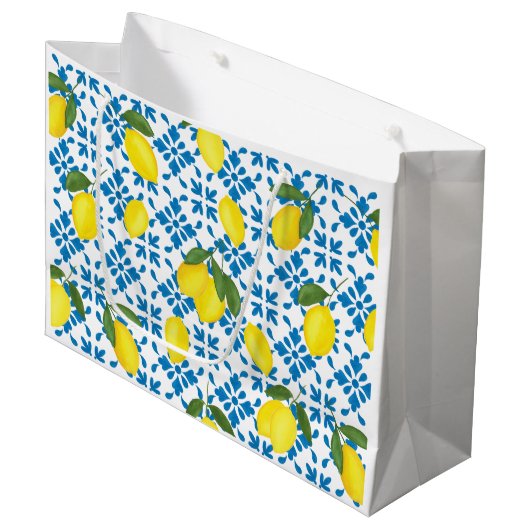 Blue Tile French Country Lemon Pattern  Große Geschenktüte (Vorderseite Schrägansicht)