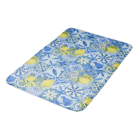 Blue Tile French Country Lemon Pattern Home Decor Badematte (Schrägansicht)