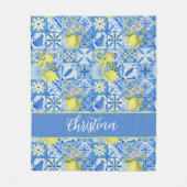 Blue Tile French Country Lemon Pattern Monogram Fleecedecke (Vorderseite)