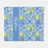 Blue Tile French Country Lemon Pattern Monogram Fleecedecke (Vorderseite (Horizontal))