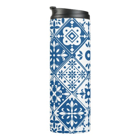 Blue Tile Santorini griechisch/spanisch Thema Thermosbecher (Nach rechts gedreht)