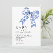 Blue Toile Bow Baby Dusche Einladung (Stehend Vorderseite)