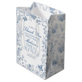 Blue Toile De Jouy Brautparty Favoriten Mittlere Geschenktüte (Rückseite Schrägansicht)