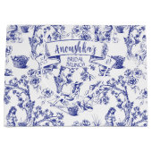 Blue Toile de Jouy Brautparty Große Geschenktüte (Vorderseite)
