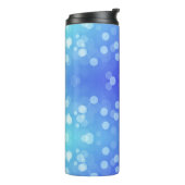 Blue travel mug with a black lid  thermosbecher (Nach links gedreht)