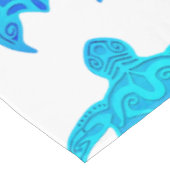 Blue Tribal Turtle Tischdecke (Schrägansicht)