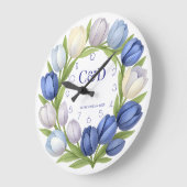 Blue Tulip Wreath Watercolor Große Wanduhr (Winkel)