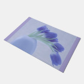 Blue Tulips Still Life Fußmatte (Schrägansicht)