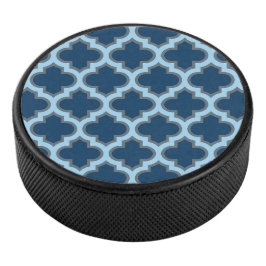 Blue und Baby Blue Trellis, Lattice, Quatrefolie Eishockey Puck
