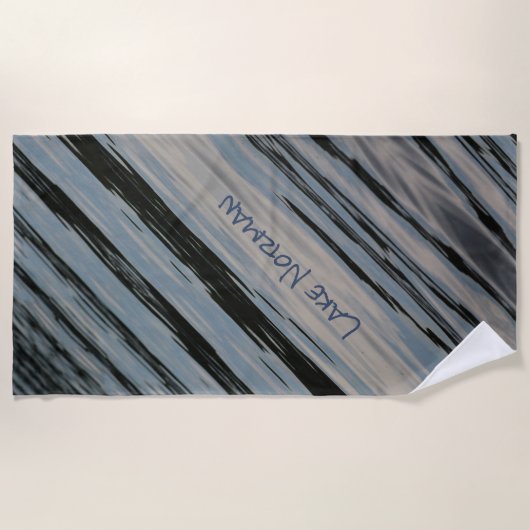 Blue und Black Diagonal Natural Stripes Strandtuch (Vorderseite)