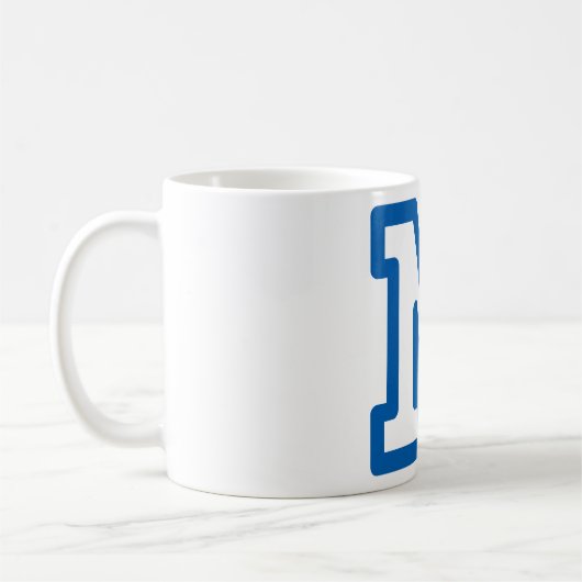 Blue Varsity Letter M Monogram Kaffeetasse (Links)