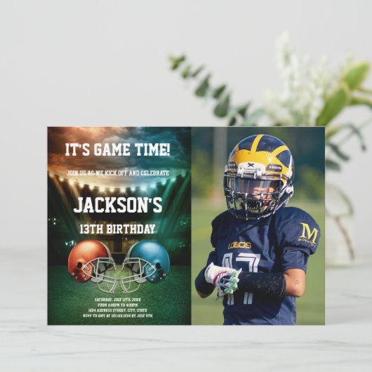 Blue vs Red Football Einladungen mit Foto (Stehend Vorderseite)