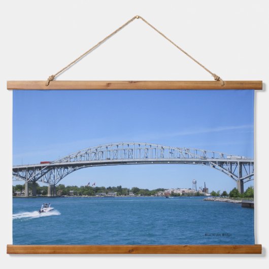 Blue Water Bridge Wandteppich Mit Holzrahmen (Vorne)