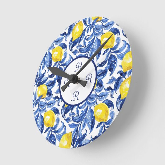 Blue Watercolor Lemon Patten Monogram  Runde Wanduhr (Winkel)