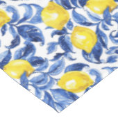 Blue Watercolor Lemon Pattern Tischdecke (Schrägansicht)
